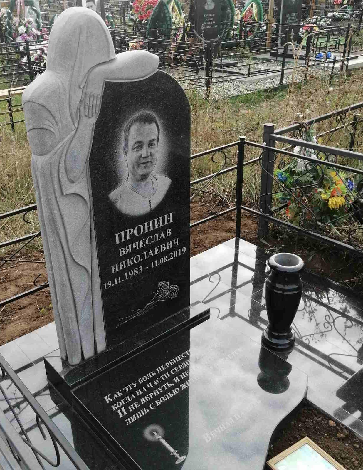 Символы в надгробных памятниках