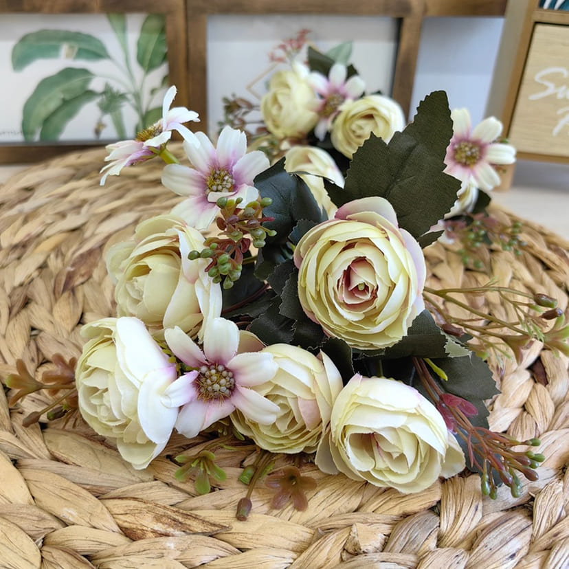 Искусственные цветы в Сызрани | Цветы искусственные «Камелии с мелкоцветом», сиренево-молочные, букет