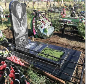 Памятник в виде сердца: вечный символ любви и памяти в граните